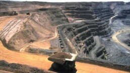 Menghadang Pengemplang Pajak Tambang