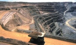 Menghadang Pengemplang Pajak Tambang